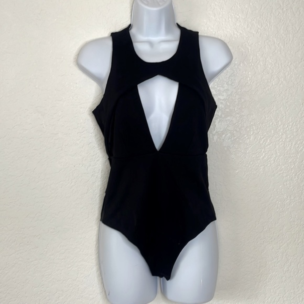 One piece black keyhole Michell mason size P